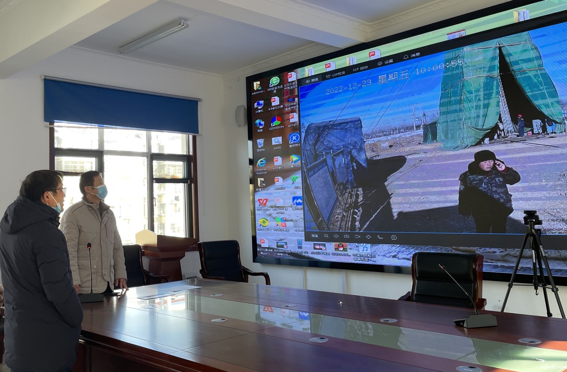 cm-15410125635.jpg cm-15410125635.jpg