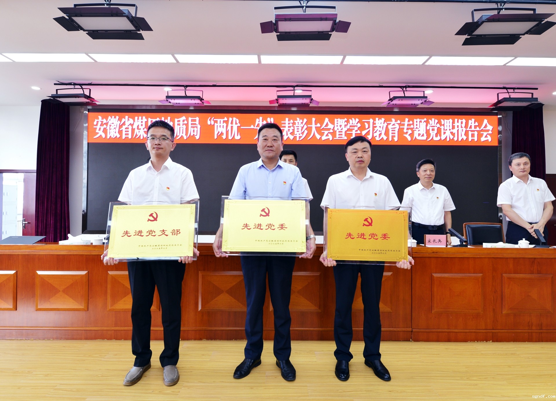 fe53ae070e99e56624fb6670bce96cae.jpg fe53ae070e99e56624fb6670bce96cae.jpg